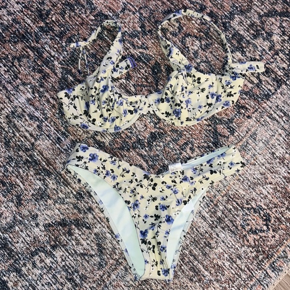 Abercrombie Floral Bikini Set - Picture 2 of 2